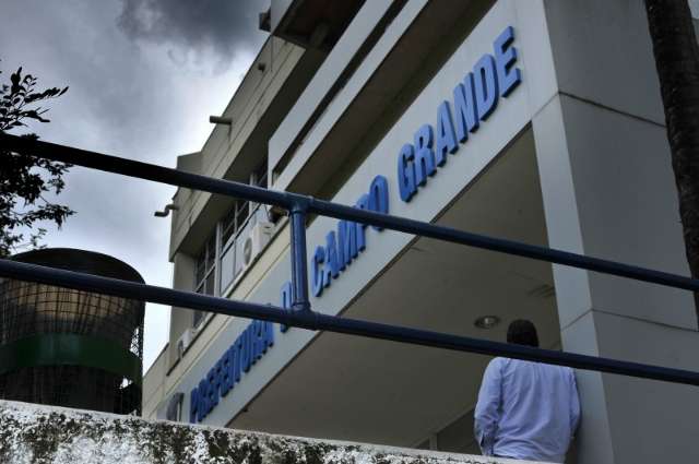 Com menos recurso, Olarte baixa pacote para reduzir gastos por 6 meses