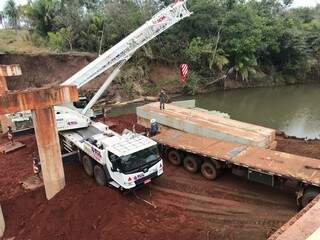 Empreiteira é obrigada a reconstruir ponte, no Rio dos Velhos, em Jardim, que desabou em abril deste ano.