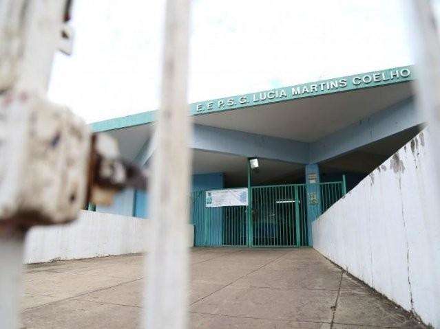 Kits escolares n&atilde;o chegam ap&oacute;s 1 m&ecirc;s de aula e prazo de entrega &eacute; 60 dias