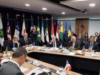 Governadores se reuniram em Brasília nesta terça-feira; Reinaldo (segundo à direita) destacou prioridades indicadas. (Foto: Clodoaldo Silva/Divulgação)