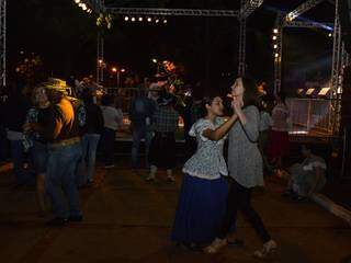 No fim do evento, dançarinos tomaram a pista para aproveitar a música de saideira (Foto: Kimberly Teodoro)