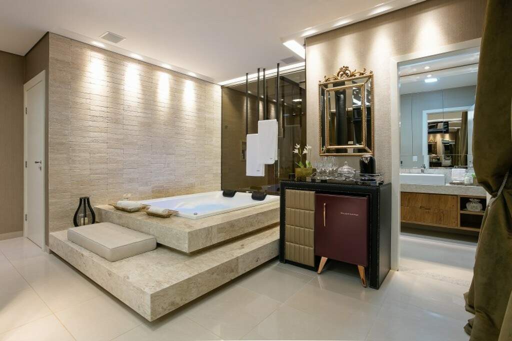Puro luxo, quarto com hidromassagem é perfeito para casal apaixonado ...