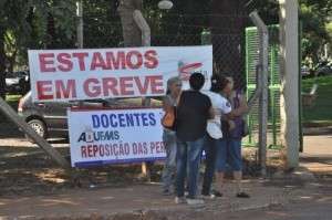 Docentes rejeitam contraproposta do governo e mant&eacute;m greve na UFMS