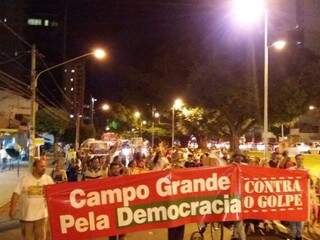 Manifestantes foram da Ary Coelho até a Praça do Rádio pela Afonso Pena (Foto: divulgação)