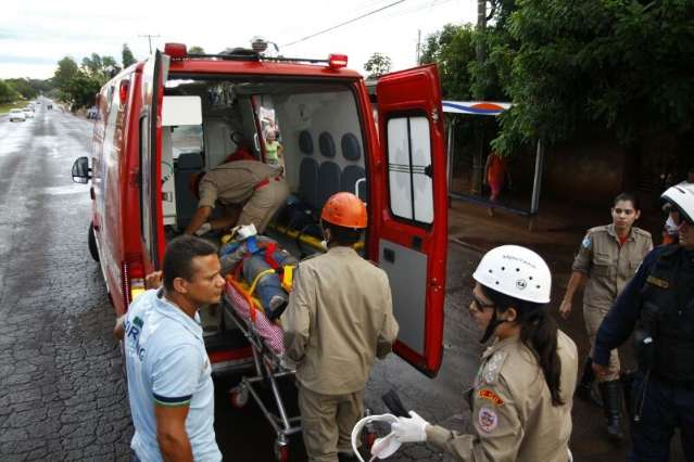 Por "descuido", homem &eacute; atropelado por moto ao atravessar Euller de Azevedo