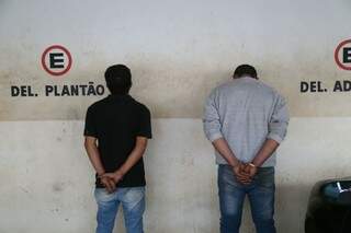 Integrantes do grupo suspeito de furtar veículos no Jardim São Bento (Foto: Fernando Antunes)