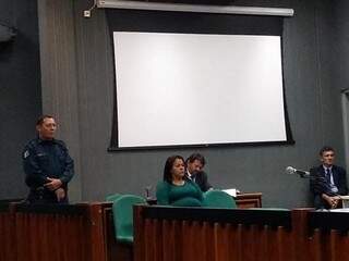 Renata durante o julgamento de participação no homicídio qualificado por asfixia (Foto: Mirian Machado)