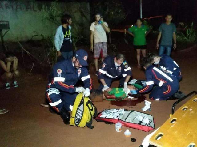 Adolescente atropelado em rua sem ilumina&ccedil;&atilde;o continua na UTI