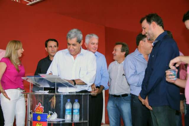 Andr&eacute; entrega obras de infraestrutura e asfalto no interior