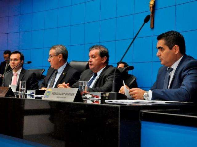 Deputados votam novo prazo para incentivar servidor a se aposentar