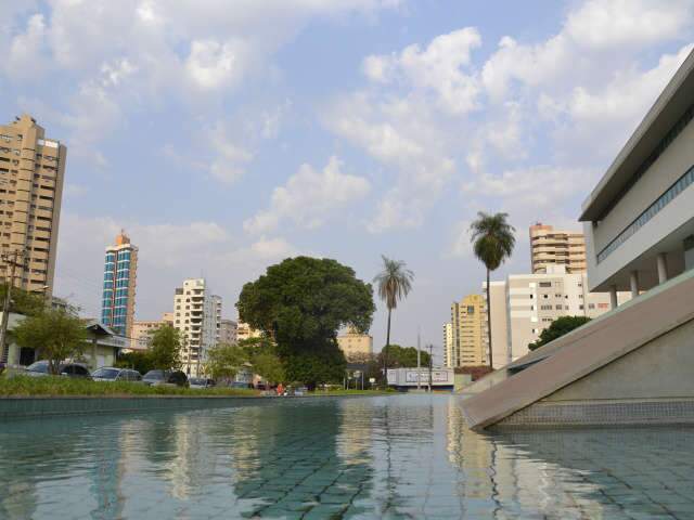  S&aacute;bado come&ccedil;a com 28&ordm;C, 42% de umidade e sem previs&atilde;o de chuva