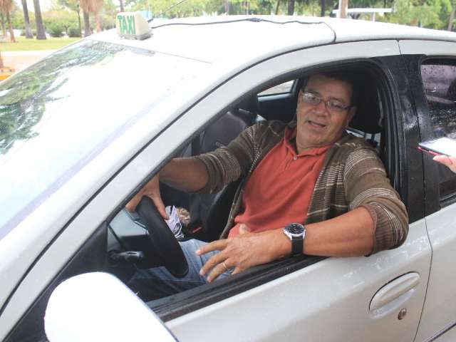  &ldquo;Ningu&eacute;m entra&rdquo;, mas quem est&aacute; n&atilde;o consegue sair, revelam taxistas