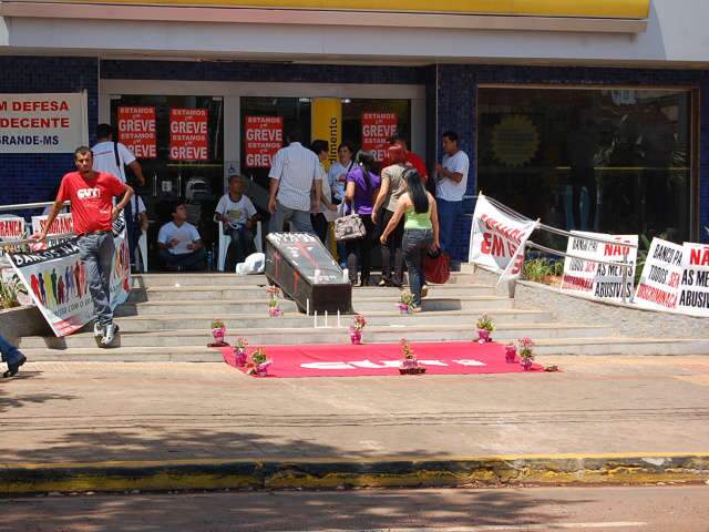  Aumenta n&uacute;mero de banc&aacute;rios em greve em Campo Grande