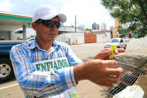 "Enfiando linha na agulha",  peruano quer voltar para casa depois de roubo