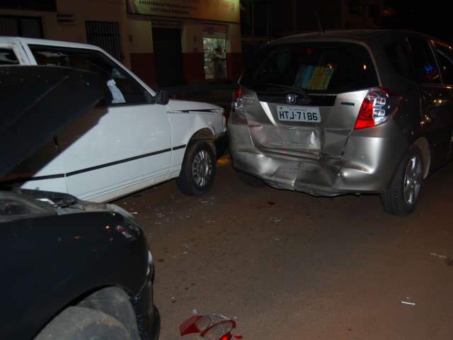  Motorista desmaia e causa batida entre tr&ecirc;s ve&iacute;culos na Joaquim Murtinho