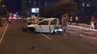 Acidente foi na noite de ontem na avenida Afonso Pena. (Foto: Direto das Ruas)