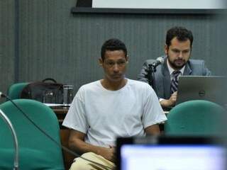 Fábio durante julgamento no Tribunal do Júri nesta manhã (Foto: Henrique Kawaminami)