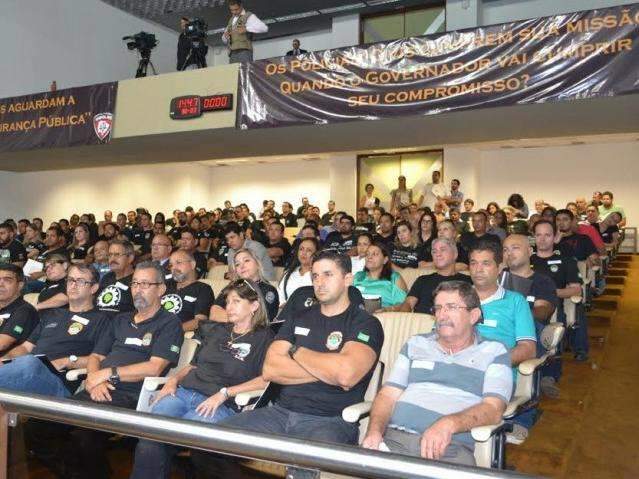 Policiais civis v&atilde;o parar por 12 horas para pedir valoriza&ccedil;&atilde;o da categoria 