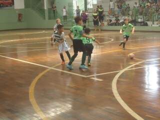 Competição movimenta times de categorias de base do futsal de MS (Foto: Divulgação)