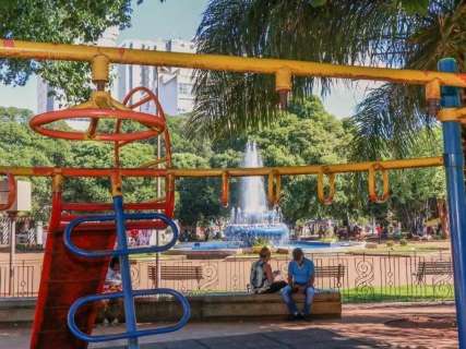 Dia do Escritor &eacute; celebrado com doa&ccedil;&atilde;o de 800 livros na Pra&ccedil;a Ary Coelho