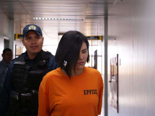 Policial diz que n&atilde;o questionou ex-namorada assassina para n&atilde;o se envolver