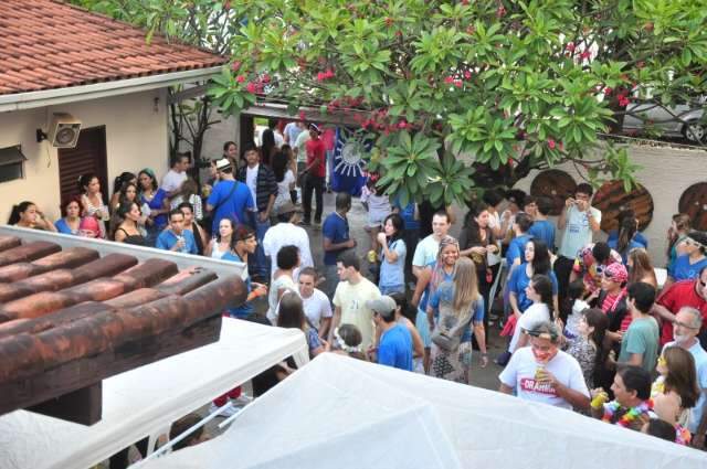 Sem a opção dos clubes, foliões se divertem nos blocos de rua