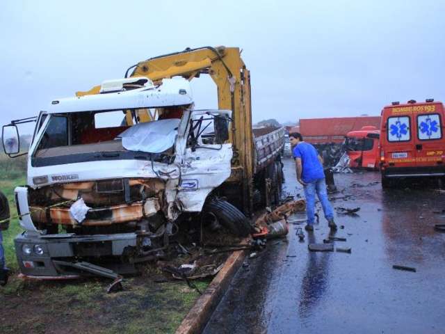 Morto em acidente &eacute; identificado e rodovia &eacute; liberada para o tr&aacute;fego