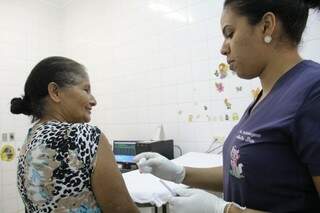 Com a chegada do inverno população precisa se imunizar e tomar alguns cuidados para evitar doença. (Foto: Marcos Ermínio/Arquivo)