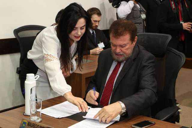 Deputada vai trazer palestrantes para defender programa escola sem partido