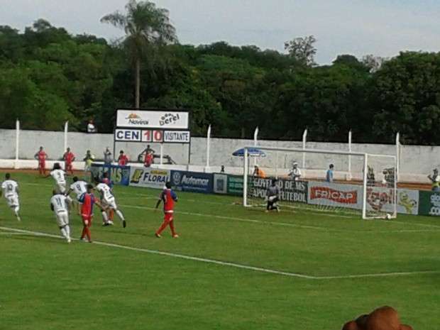 Naviraiense vence Sete de Dourados por 2 a 0 e lidera grupo no Estadual