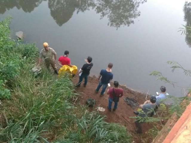 Pol&iacute;cia e bombeiros fazem buscas por corpo de crian&ccedil;a no rio Anhandu&iacute;