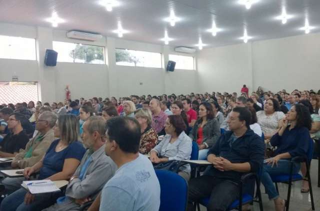 Greve de professores afeta 25 mil alunos de escolas estaduais
