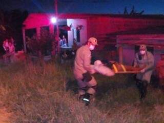 Casal &eacute; gravemente ferido ap&oacute;s ser agredidos por amigo a tijoladas