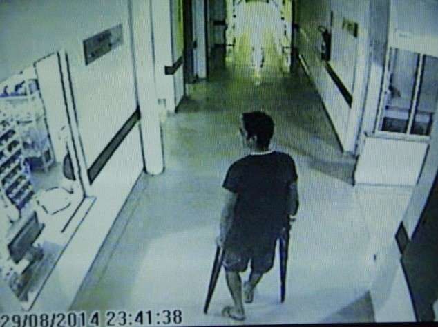 De muletas, rapaz tenta furtar arm&aacute;rios de funcion&aacute;rios em hospital 