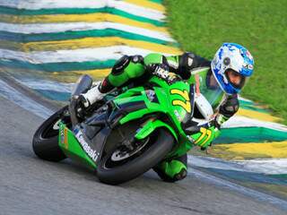 Pimentel lidera o torneio Superbike ao lado de Aloysio Coutinho, que começou a carreira no MS, mas é de Pernambuco (Foto: Divulgação)