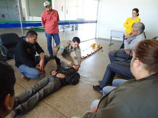 Aula de atendimento pré-hospitalar a funcionários do Aeroporto de Dourados (foto: divulgação)