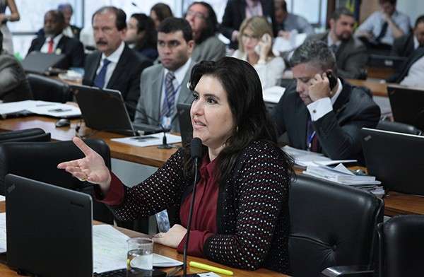 Convocar nova elei&ccedil;&atilde;o neste momento, isso sim seria golpe, diz senadora de MS