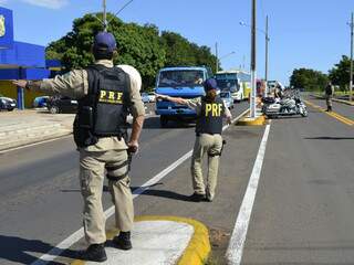 Policiais reivindicam melhorias salariais. (Foto: Francisco Júnior)