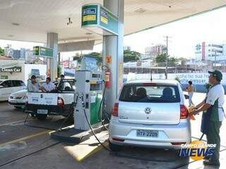Segundo pesquisa, gasolina em Dourados está entre as mais caras. (Foto: Arquivo)