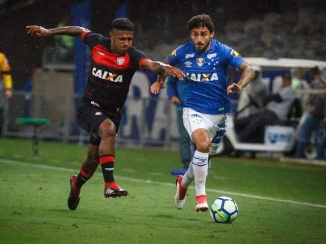 Aderllan sofre e Fred brilha no 3 a 0 do Cruzeiro sobre o Vit&oacute;ria 