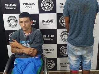 Patrick Cavalheiro, apontado como líder dos assaltos, ao lado de um dos adolescentes apreendidos (Foto: Divulgação)