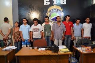 O grupo preso nesta quarta é acusado de matar sete pessoas para controlar o tráfico de drogas em Caarapó (Foto: Sidney Bronka/94 FM)