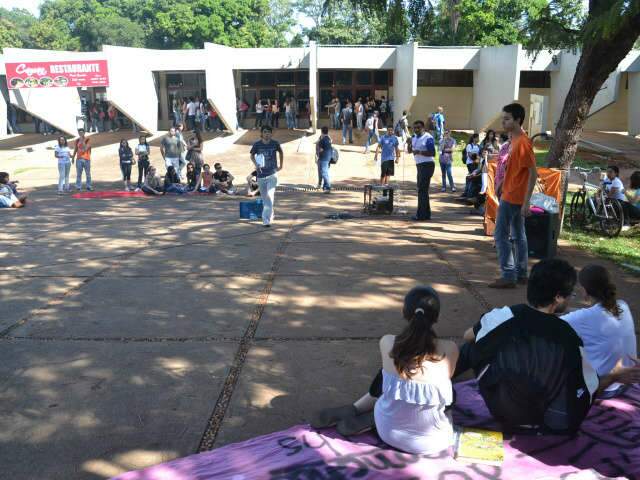  Greve dos professores federais completa um m&ecirc;s sem previs&atilde;o de t&eacute;rmino