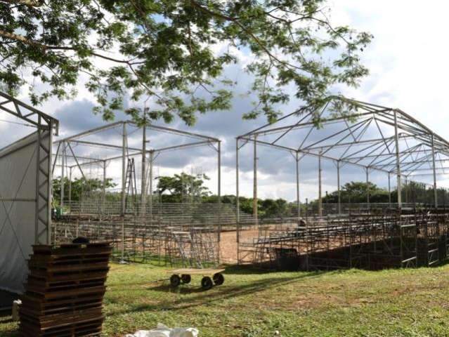 Estrutura para open de v&ocirc;lei de praia toma forma no Parque das Na&ccedil;&otilde;es