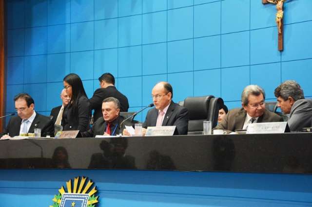 Deputados encerram sess&atilde;o desta quarta-feira em luto por ex-parlamentar