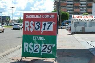 Após o aumento do preço do litro da gasolina, muitos consumidores se viram obrigados a pesquisar para economizar. (Foto: Alessandro Martins)