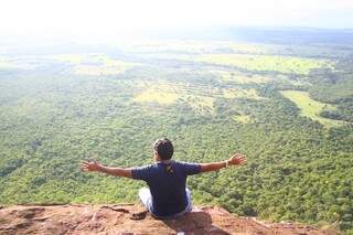 Vista do pico do Morro do Paxixi, do onde é possível contemplar o começo da planície do Pantanal