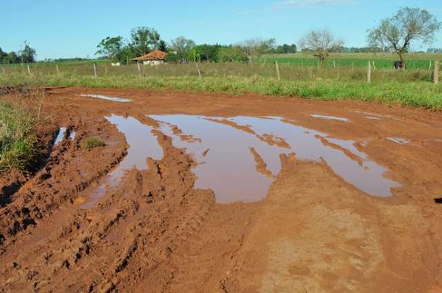 Chuvas prejudicam estradas e deixam alunos de assentamentos sem aulas