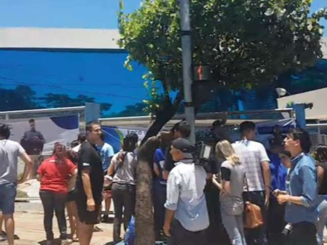 Port&otilde;es de locais de prova do Enem fecham ao meio-dia em MS
