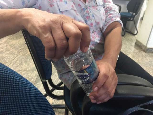 Rapaz tenta roubar idosa, mas &eacute; amarrado e agredido por moradores